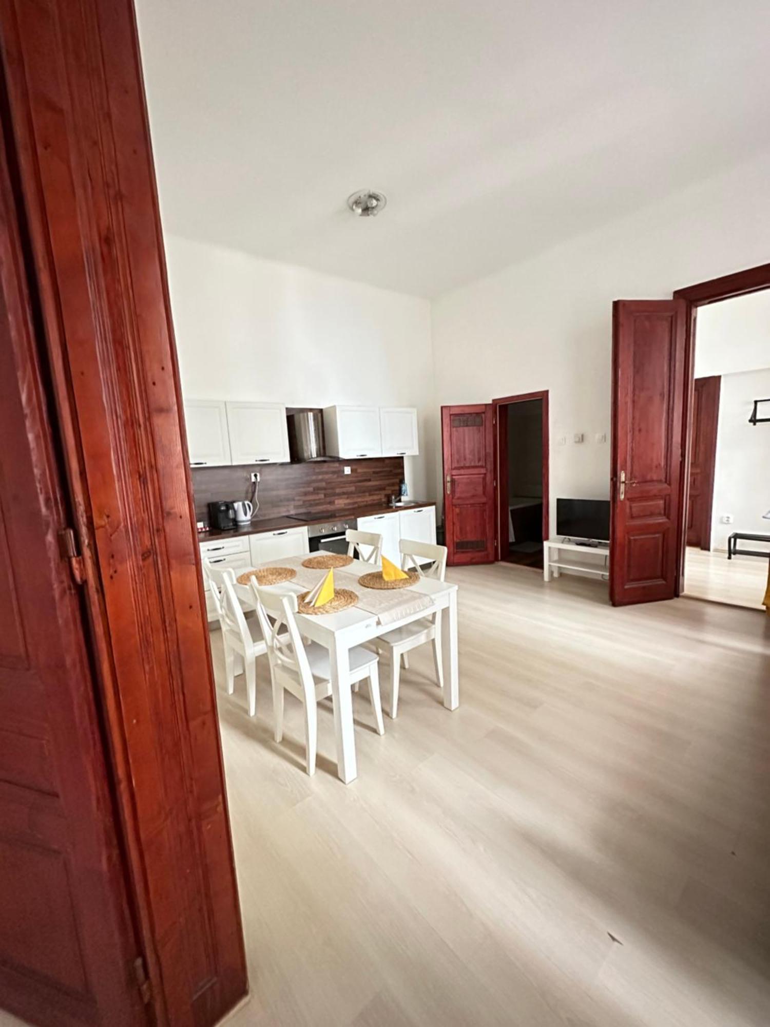 Apartment In Historical Part - Old Town Top Address Bratislava Buitenkant foto